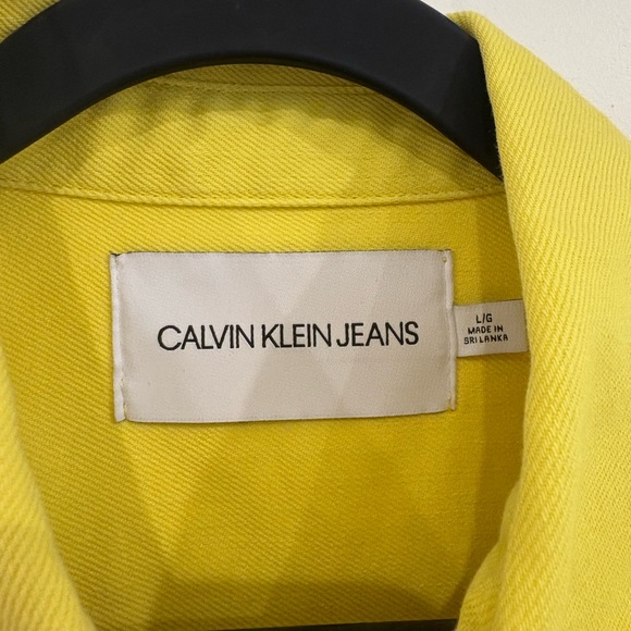 Calvin Klein Jeans Yellow Lightweight Jacket with Yoke Detail - Picture 4 of 6